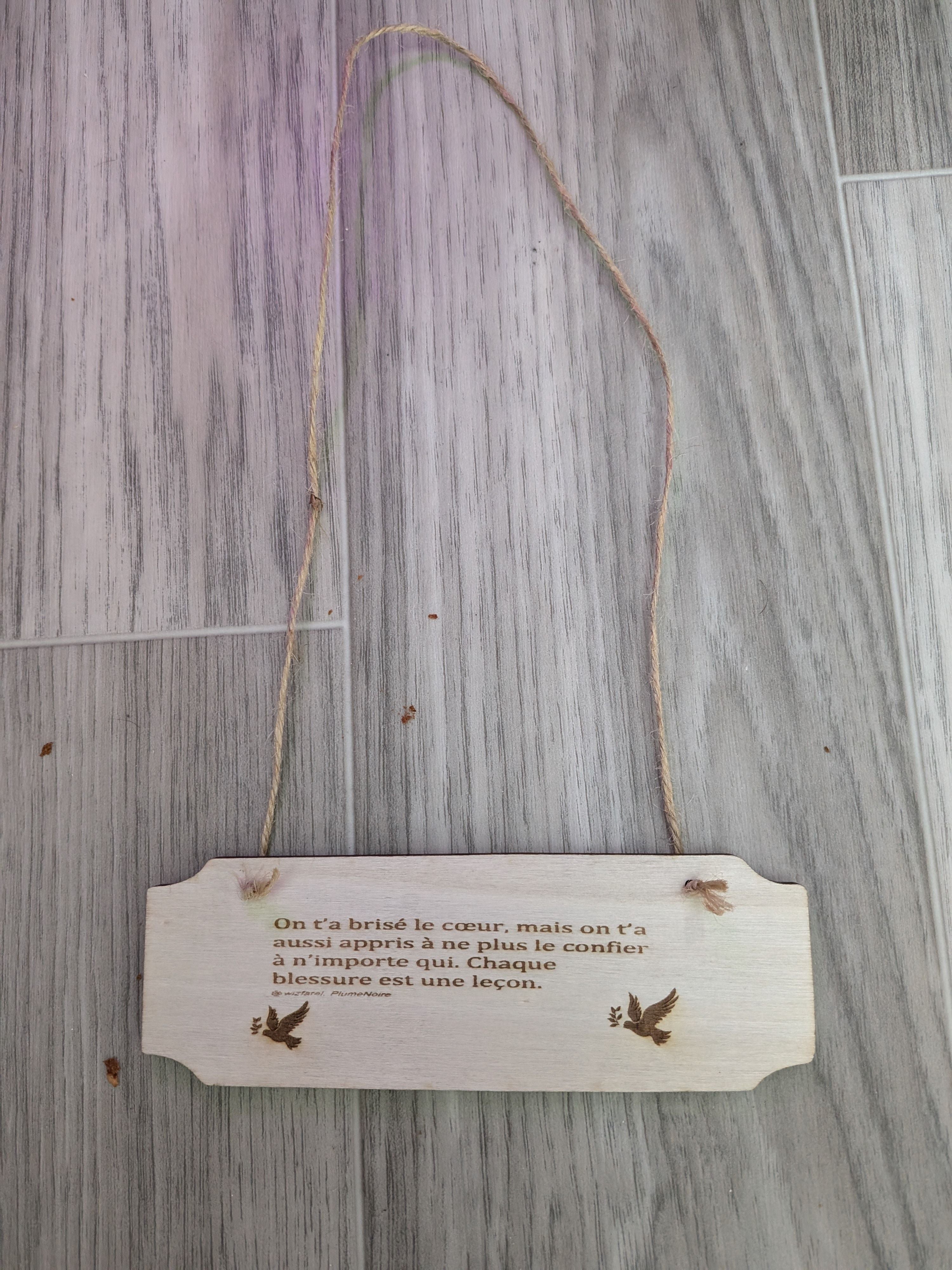 panneaux en bois non finis avec trous pré-coupés citations