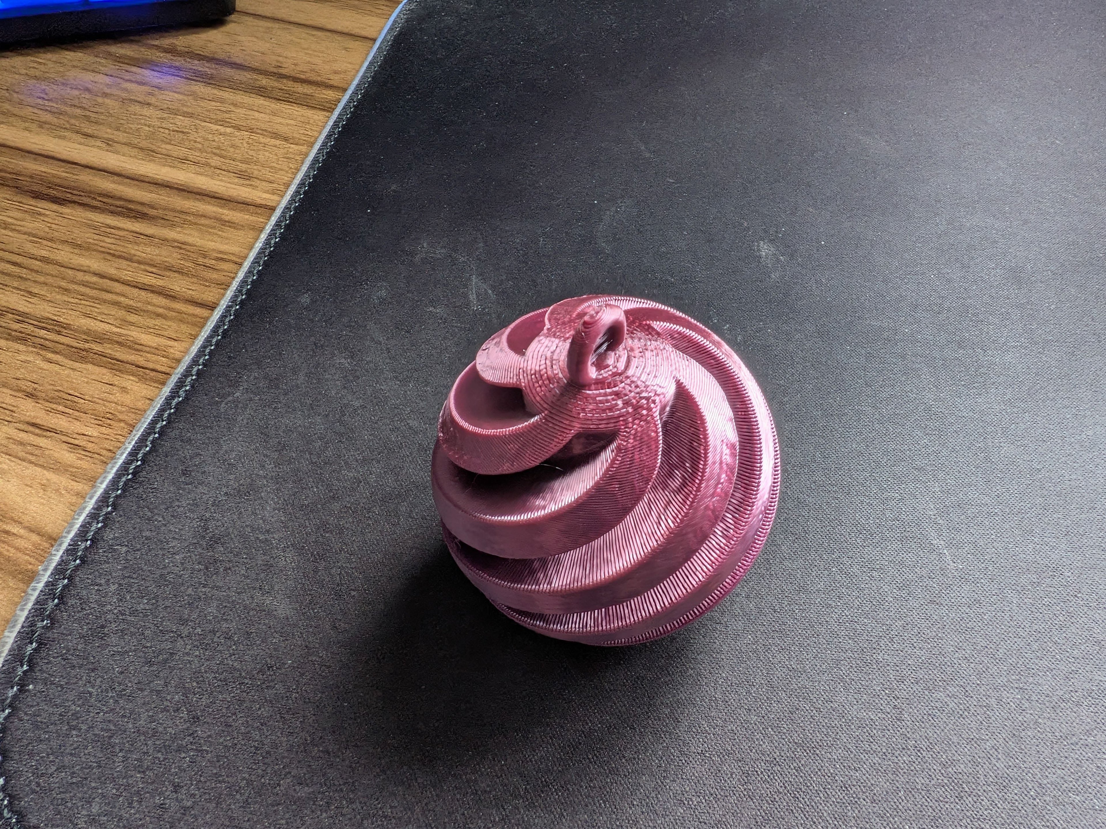 Boule de Noël Spirale – Impression 3D 🎁