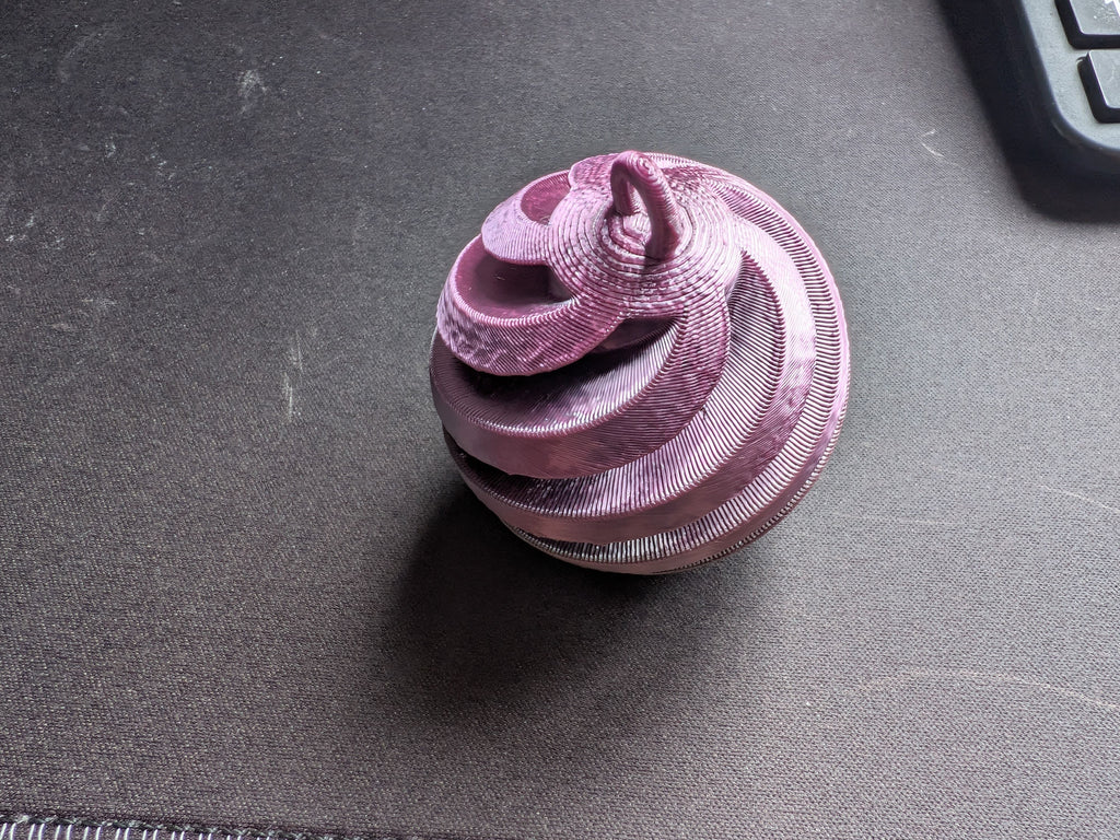 Boule de Noël Spirale – Impression 3D 🎁
