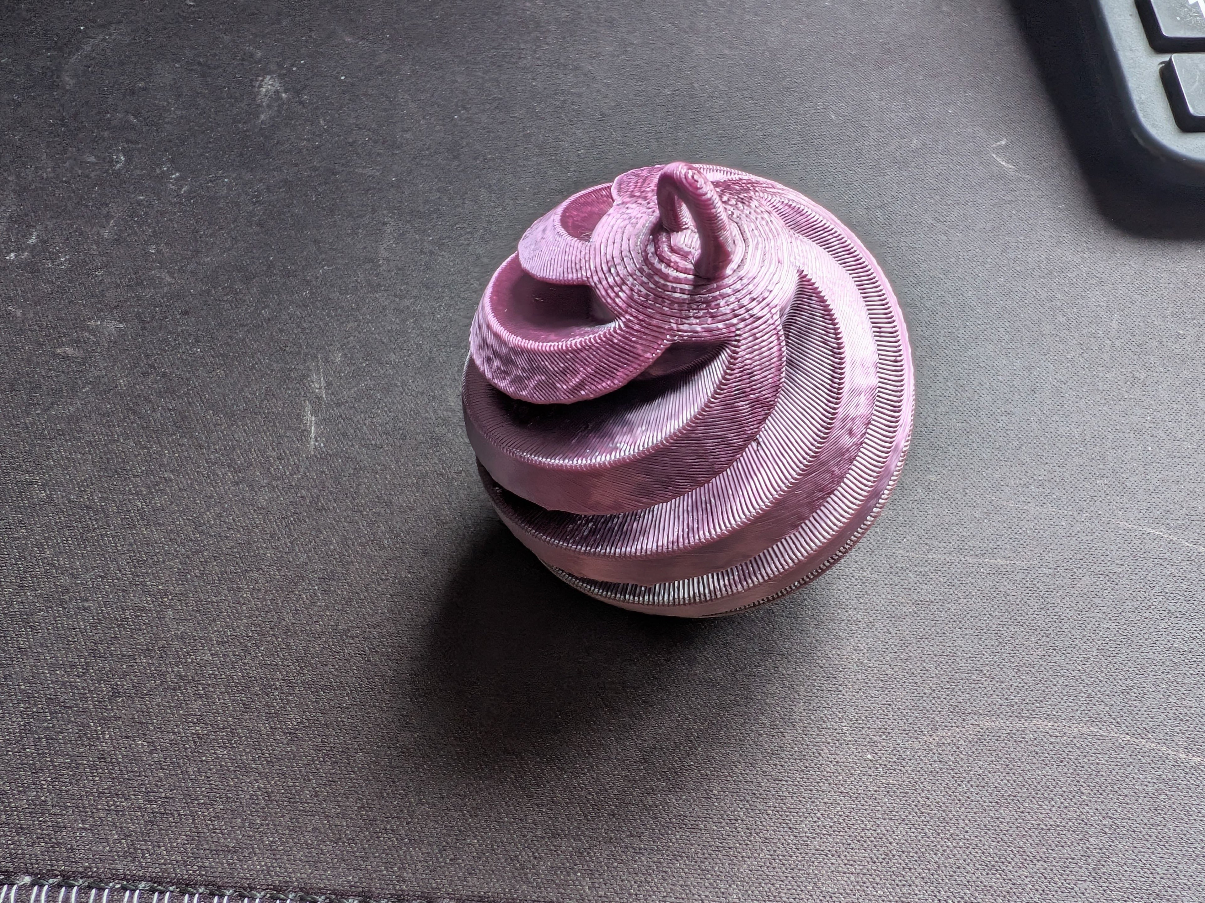 Boule de Noël Spirale – Impression 3D 🎁