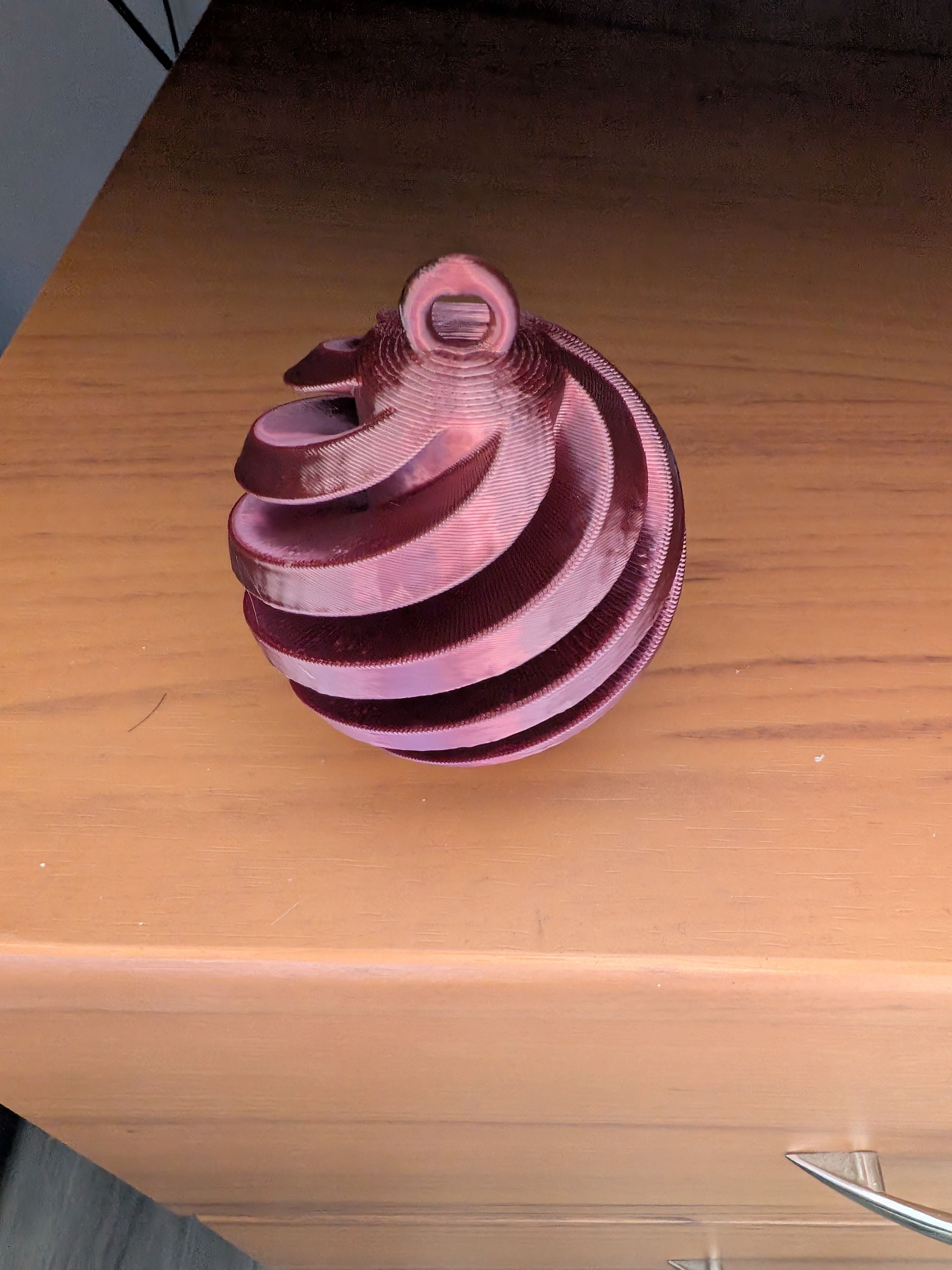 Boule de Noël Spirale – Impression 3D 🎁