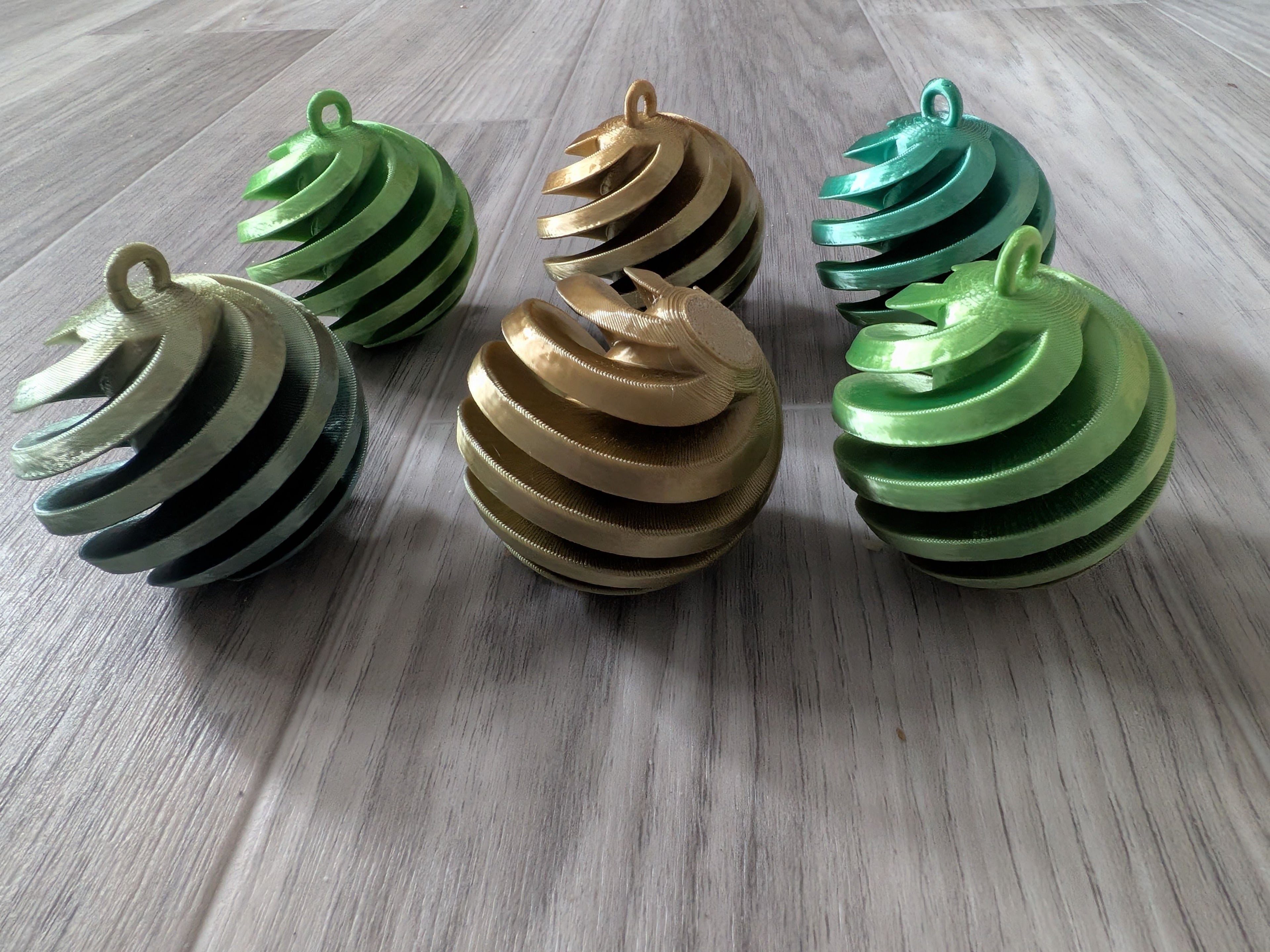 Boule de Noël Spirale – Impression 3D 🎁