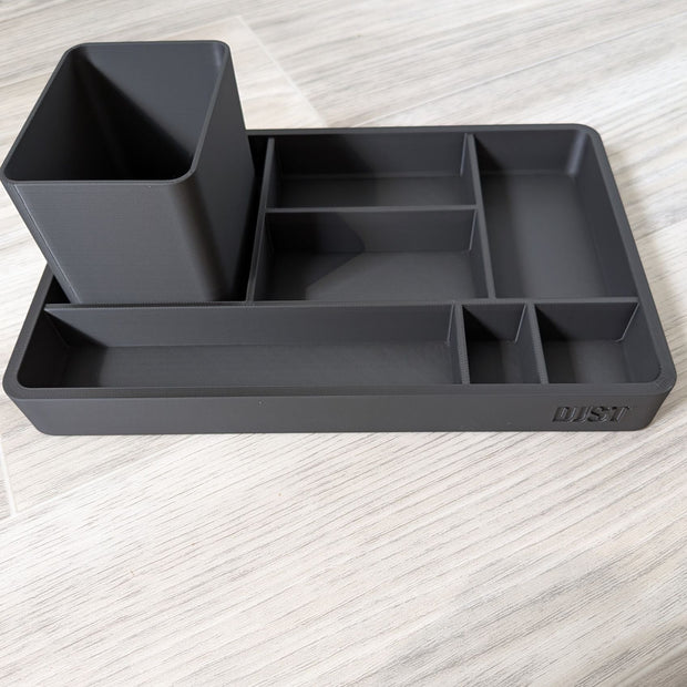 Plateau et gobelet à crayons pour un bureau
