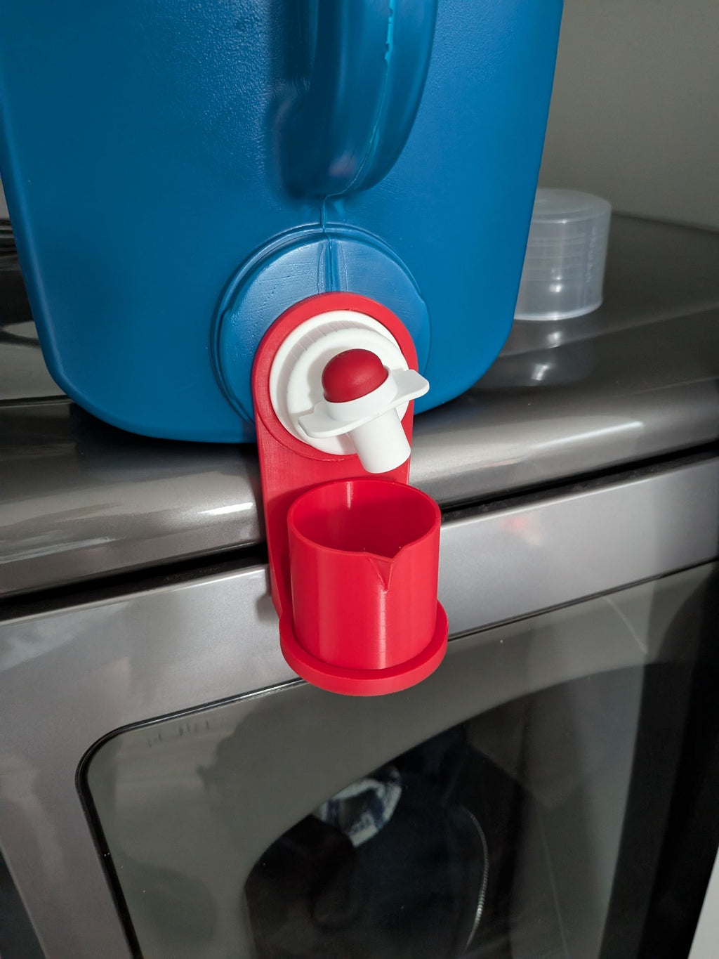 Tasse et porte gobelet pour détergent