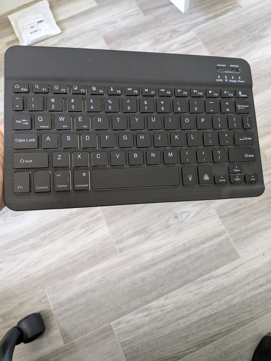 Clavier mini RGB sans fil Bluetooth de 10 pouces - Ergonomique avec rétroéclairage arc-en-ciel, ultra-mince et rechargeable, chargement USB-C, pour systèmes Android, iOS, Windows. Compatible avec ordinateur portable, tablette, téléphone, iPad